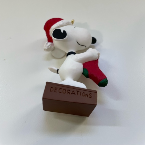 Snoopy Hallmark Keepsake Christmas Ornament 50th Anniversary 1999 - Picture 7 of 16
